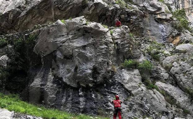 Fallece una mujer que realizaba la ruta del Cares tras despeñarse desde una altura de 30 metros