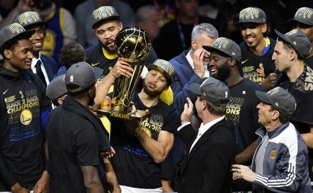 Los Warriors barren a los Cavaliers y revalidan el título de campeones de la NBA