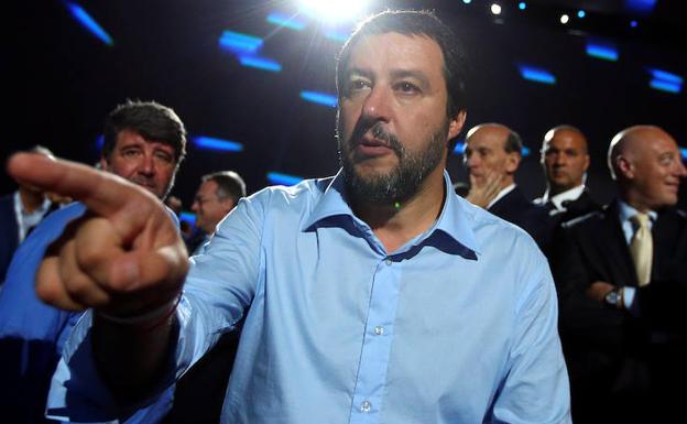 Italia cierra sus puertos a los inmigrantes