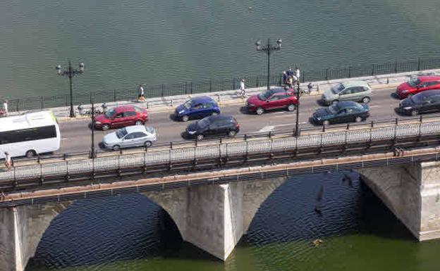 Un joven se lanza al río Pisuerga en Valladolid tras una discusión con su pareja y logra salir por sus propios medios