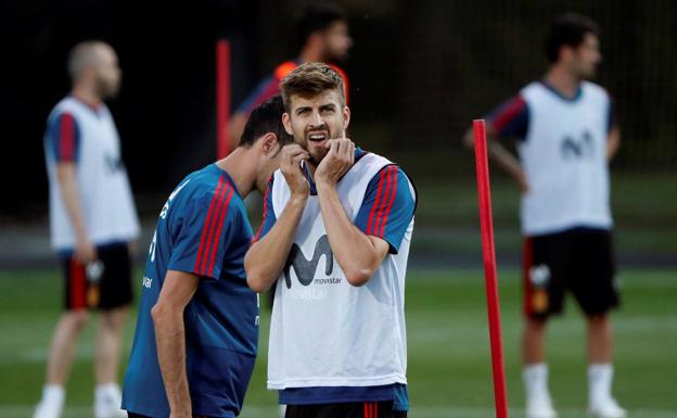 Piqué se retira del entrenamiento, pero queda en falsa alarma