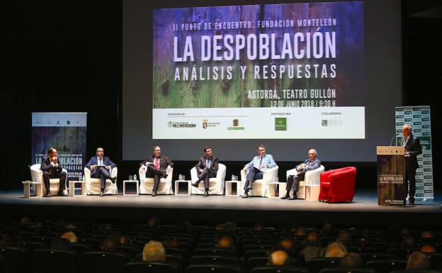 Fernández Carriedo defiende las políticas de empleo y cohesión social «para fijar población»