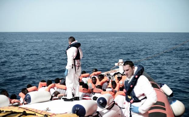 Italia y Francia se enzarzan por la crisis del 'Aquarius'