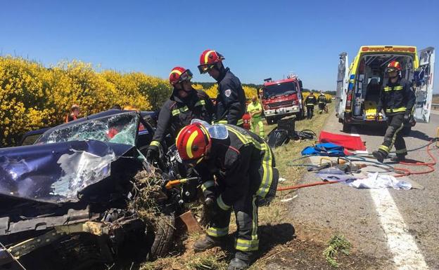 Un herido en una colisión múltiple entre un turismo, una furgoneta y un camión en la A-6