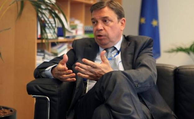El Ministro de Agricultura ve «bien» los planes nacionales de la PAC, pero quiere discutir «los detalles»