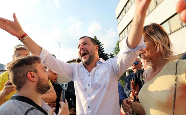 Salvini señala al nuevo enemigo público de Italia: los gitanos