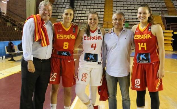 Silván 'arropa' al futuro del baloncesto femenino nacional