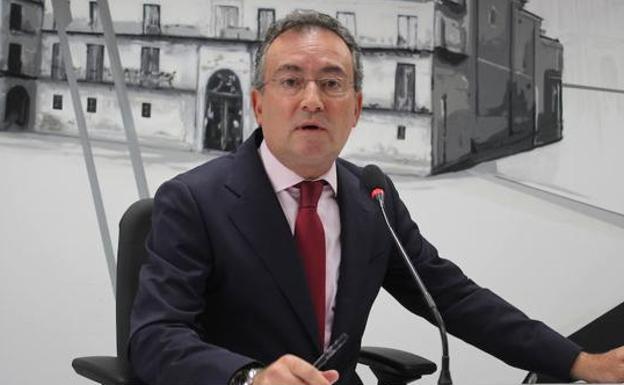 El Ayuntamiento invierte este verano 125.380 euros para pintar las fachadas e interiores de los colegios públicos de la ciudad