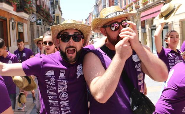 Las peñas 'encienden' las fiestas
