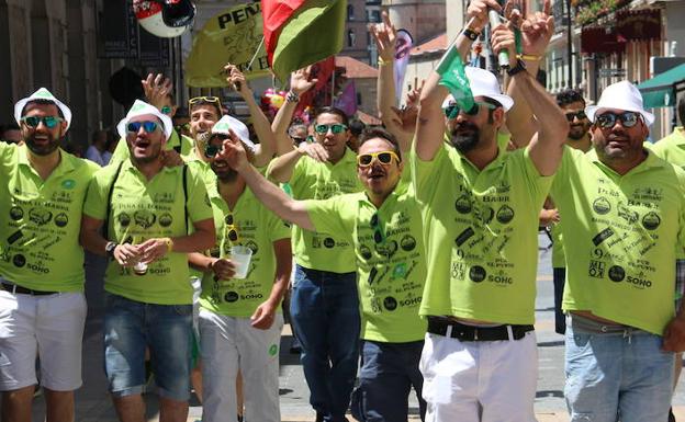 Las peñas encienden las fiestas grandes de León