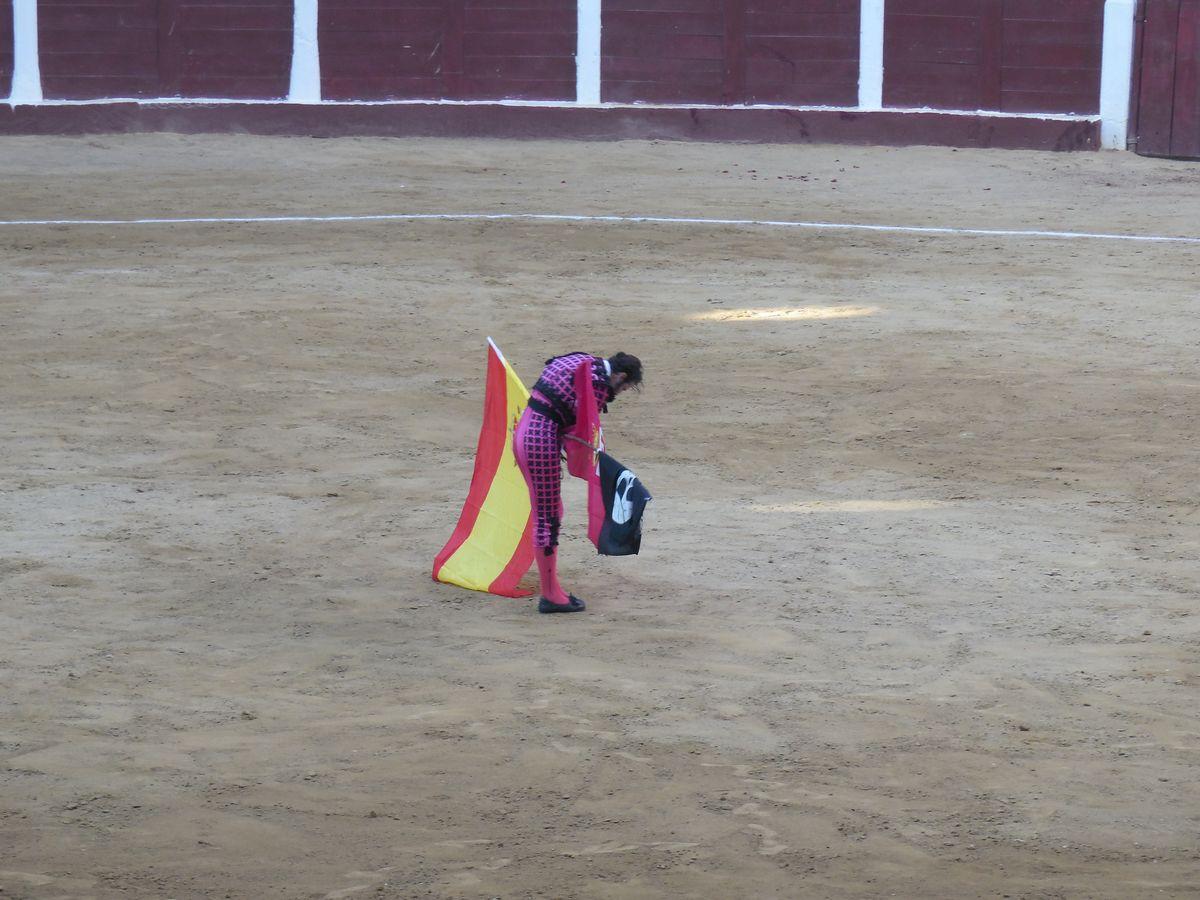 Hermoso de Mendoza, Padilla y El Fandi triunfan en León