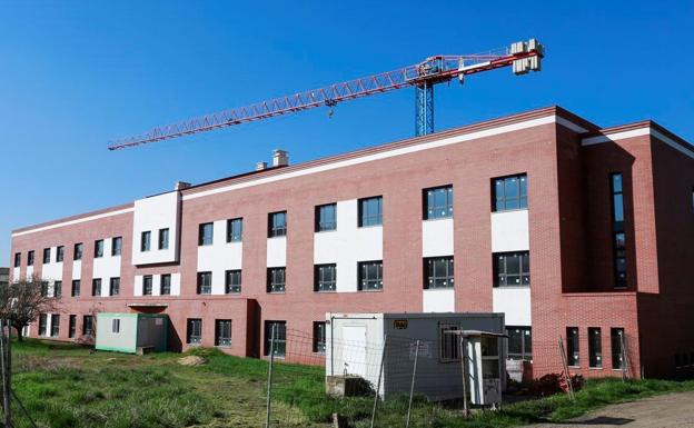 La Robla invertirá más de medio millón de euros en la urbanización del entorno de la residencia de mayores