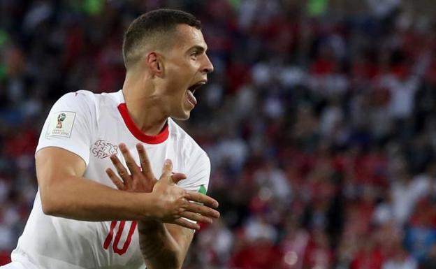 La FIFA expedienta a Xhaka y Shaqiri y castiga a Polonia