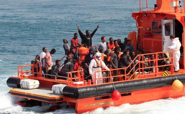 Ascienden a 435 los inmigrantes rescatados en el Estrecho