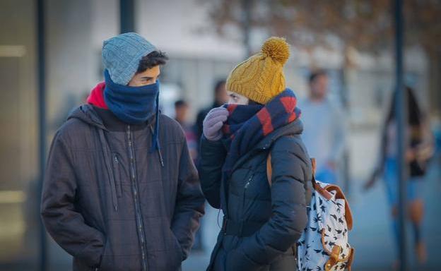 Demuestran por qué a las mujeres se les enfrían las manos y los pies después de comer