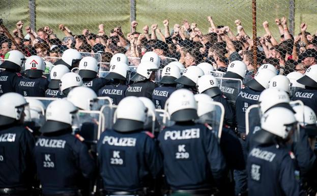 Austria crea una unidad fronteriza para protegerse de «asalto» de migrantes