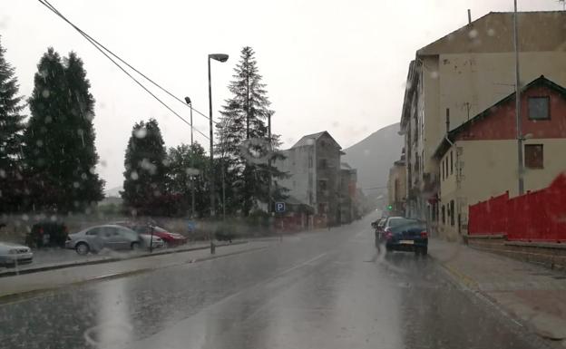 La tormenta del martes deja cifras de récord en Villablino: 42,8 litros por metro cuadrado