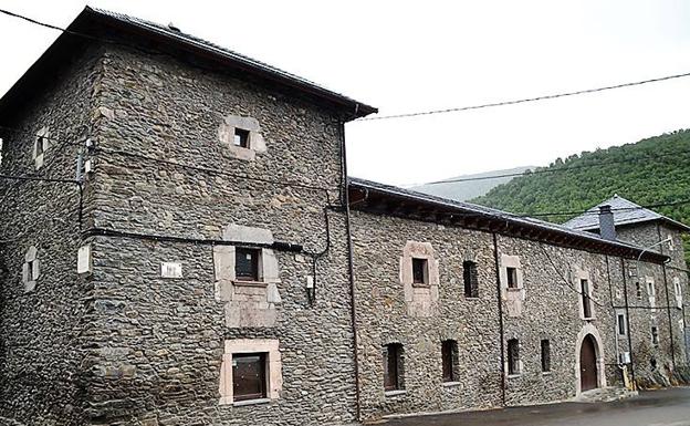 La Casa Palacio de Murias de Paredes acogerá un curso de verano de la ULE sobre la conservación de flora y fauna en la Cordillera Cantábrica