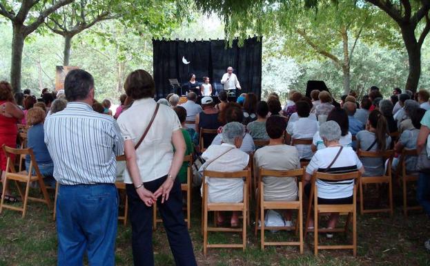 Arrancan en Veguellina la XI edición de 'Poesía a Orillas del Órbigo' y el IV Festival Folclórico Leonés