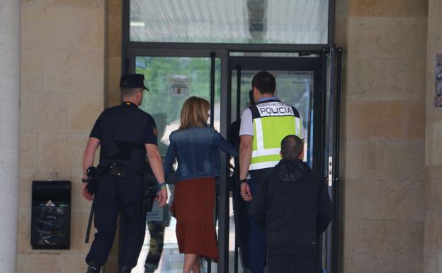 Doce detenidos en la operación de la UDEF de la Policía Nacional en el Ayuntamiento de León, San Andrés, Astorga y Villaquilambe por amaños en adjudicaciones