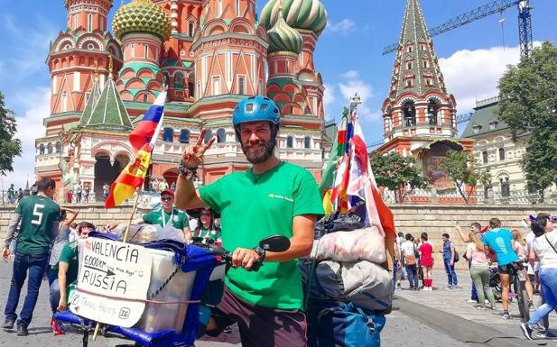 Dos meses y medio en bici para llegar al Mundial de Rusia desde Valencia