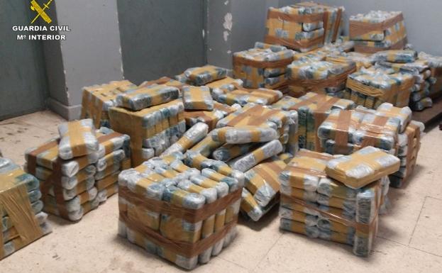 Detenido un grupo de estibadores que ayudaba a narcos a introducir droga por Algeciras