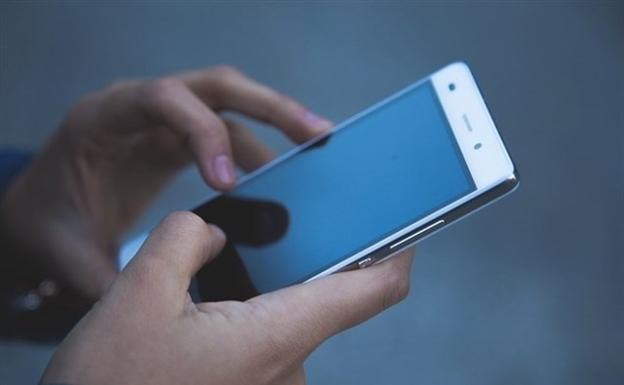 El Incibe alerta que las notificaciones para aceptar las nuevas condiciones de privacidad revelan la identidad digital de los menores