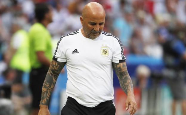 La salida de Sampaoli debe ser pactada