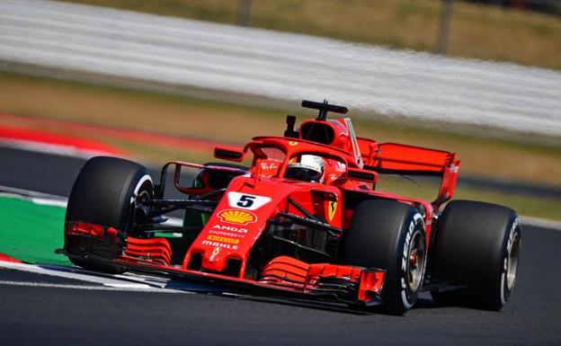 Vettel y Hamilton no dan su brazo a torcer