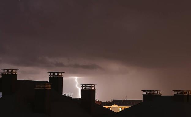 Domingo de tormenta: 414 rayos en León