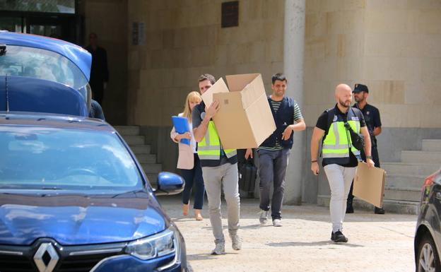 El Ayuntamiento de San Andrés recuerda a Podemos que la primera medida fue informar a los grupos municipales