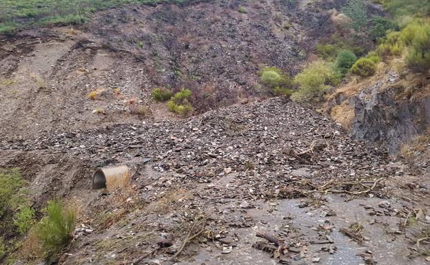 Una fuerte tormenta de granizo y agua provoca un nuevo corte en la carretera de Peñalba