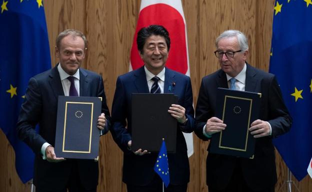 La UE y Japón firman un «histórico» acuerdo de libre comercio