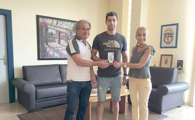 Guillermo Fidalgo recibe el cariño de San Andrés