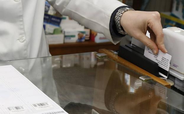 Las farmacias andaluzas ya pueden dispensar medicamentos recetados en Castilla y León