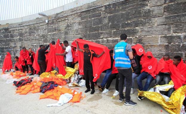 Rescatados 131 inmigrantes, varios menores, en aguas del Estrecho