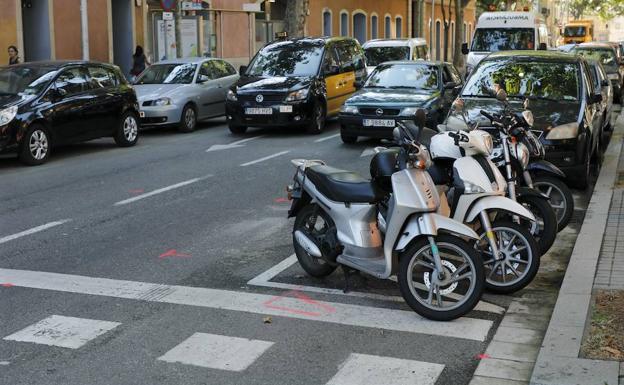 Un muerto y un herido al ser tiroteados en un coche en Barcelona