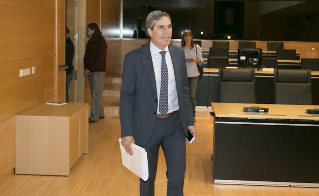 El PP justifica el aplazamiento de comparecencias en la comisión eólica en una «recomendación» de la Fiscalía