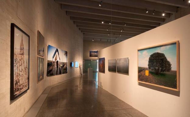 MUSAC programa visitas guiadas a la exposición 'Muchos caminos el día de Santiago'