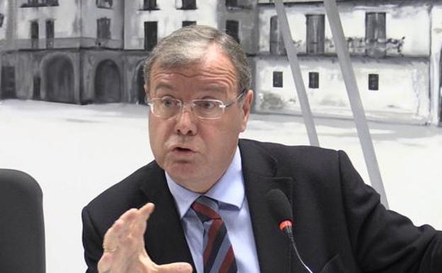 Silván se mantiene firme y no apartará al concejal investigado por corrupción