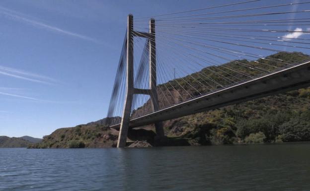 La nueva política de ahorro de agua limita a 6.500 metros la hectárea y pone en riesgo las 40.000 de riego por inundación en León