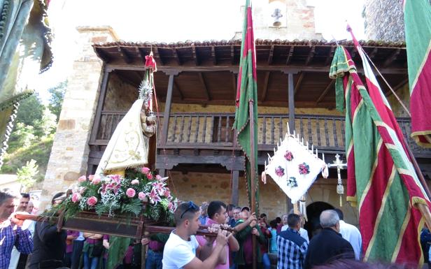 El santuario de Manzaneda, lugar de unión de santos y devotos