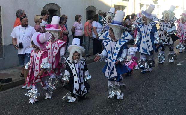 El Carnaval también es para el verano en Pola de Gordón