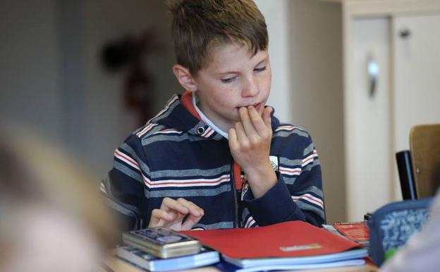 Los estudiantes franceses no podrán usar el móvil en las escuelas