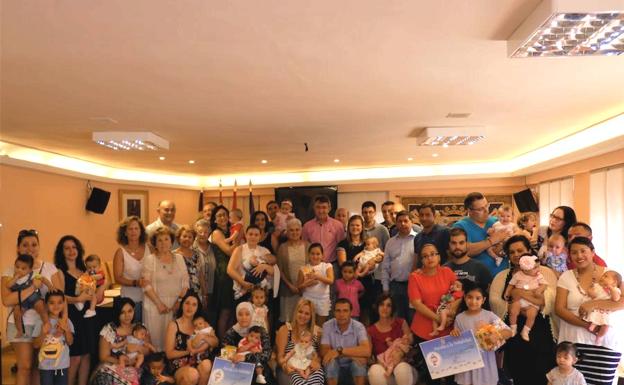 19 nuevos coyantinos reciben el cheque bebé del Ayuntamiento