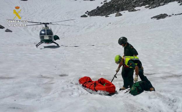 La Guardia Civil rescata a una montañera accidentada en el Pico Peña Santa de Castilla