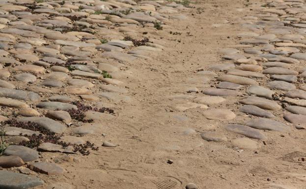 La 'arena' de la plaza del Grano, algo «normal» para el Ayuntamiento que trabajará para retirarla