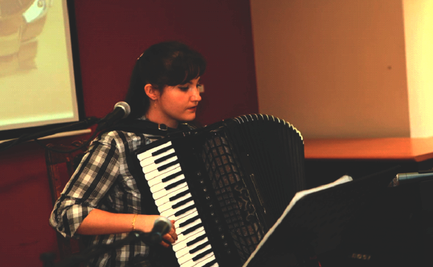 La acordeonista Haydée Calvo dará un concierto en la 'Semana Cultural de Canales'