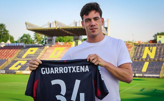 Guarrotxena ya luce la camiseta del Pogoń Szczecin