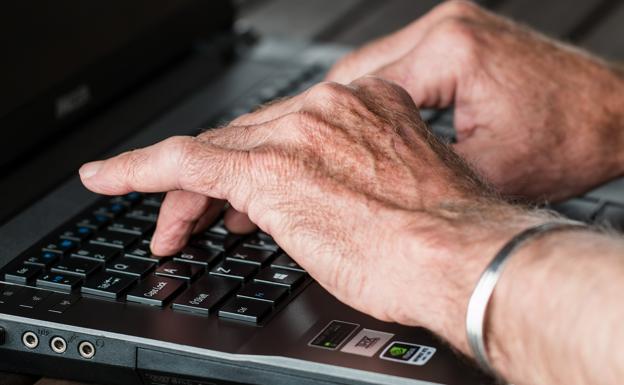 Más de 2.300 mayores participan en los talleres para la formación en nuevas tecnologías dentro del proyecto de las ciberaulas